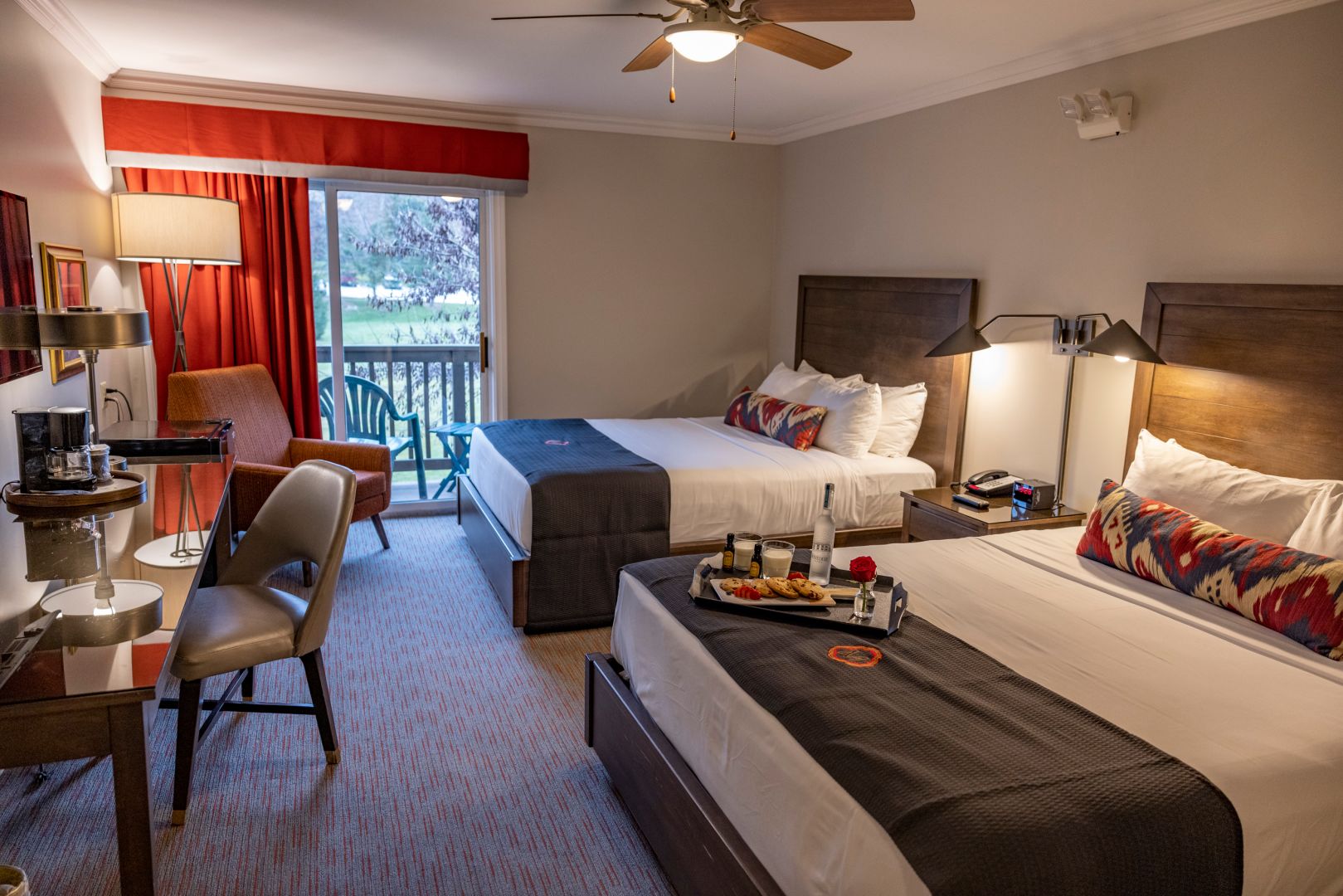 Deluxe Guest Room with Balcony at Minerals Hotel