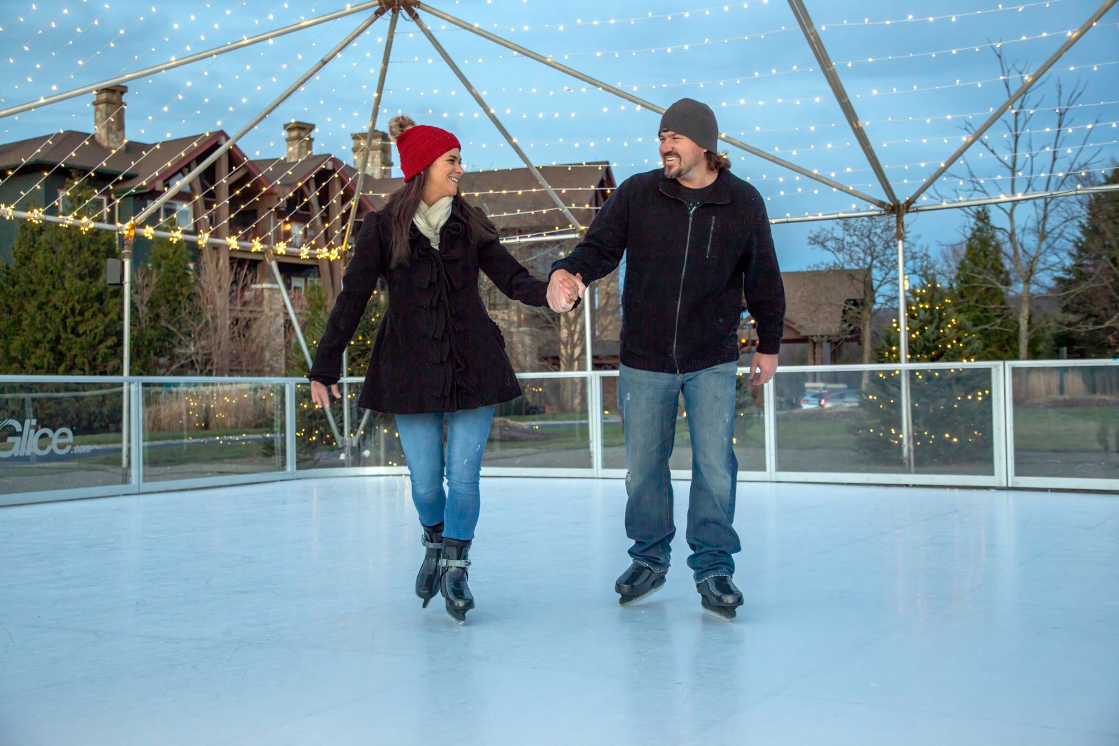 Couple glice skating
