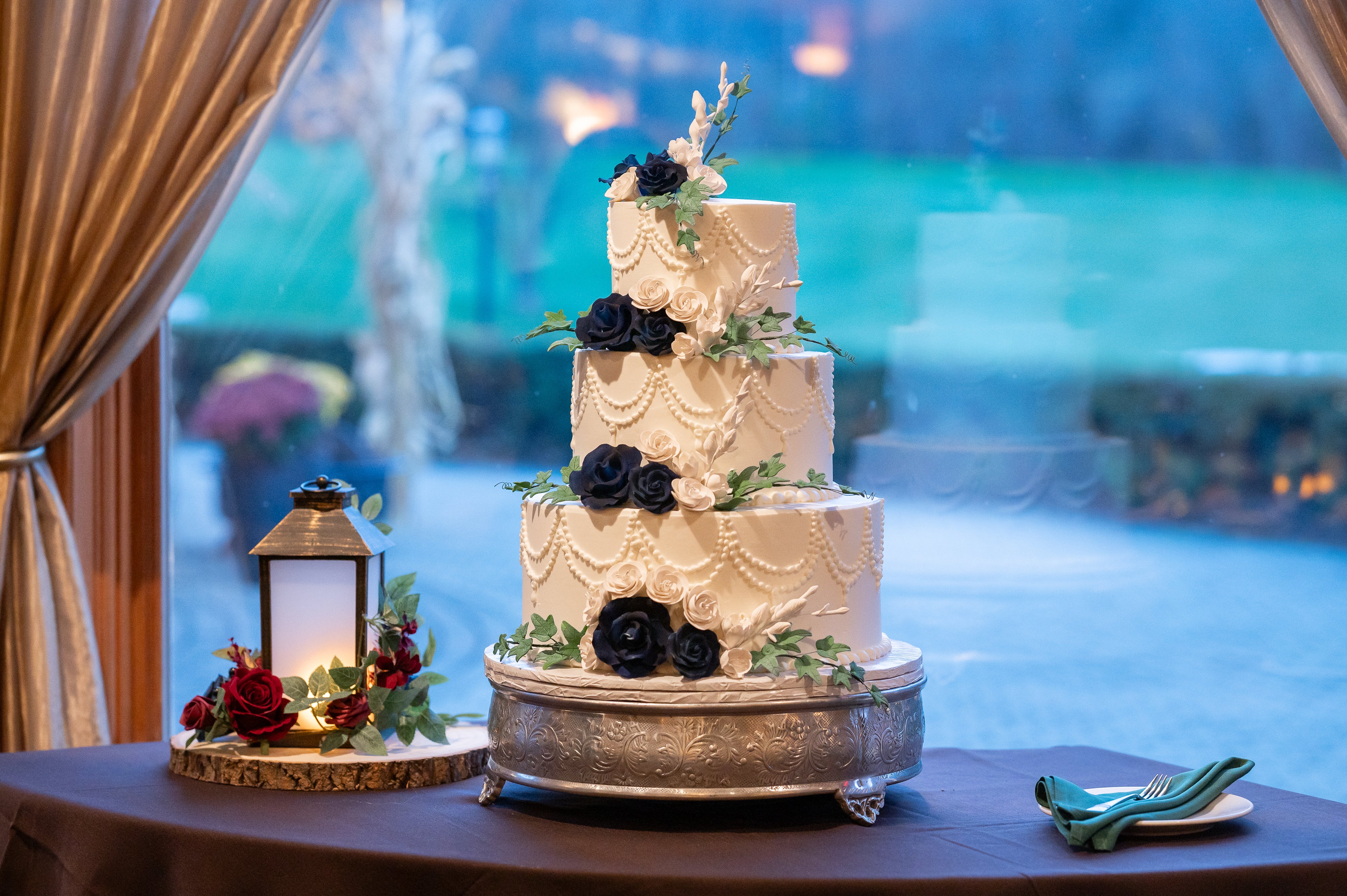 Cake at Black Bear wedding reception.