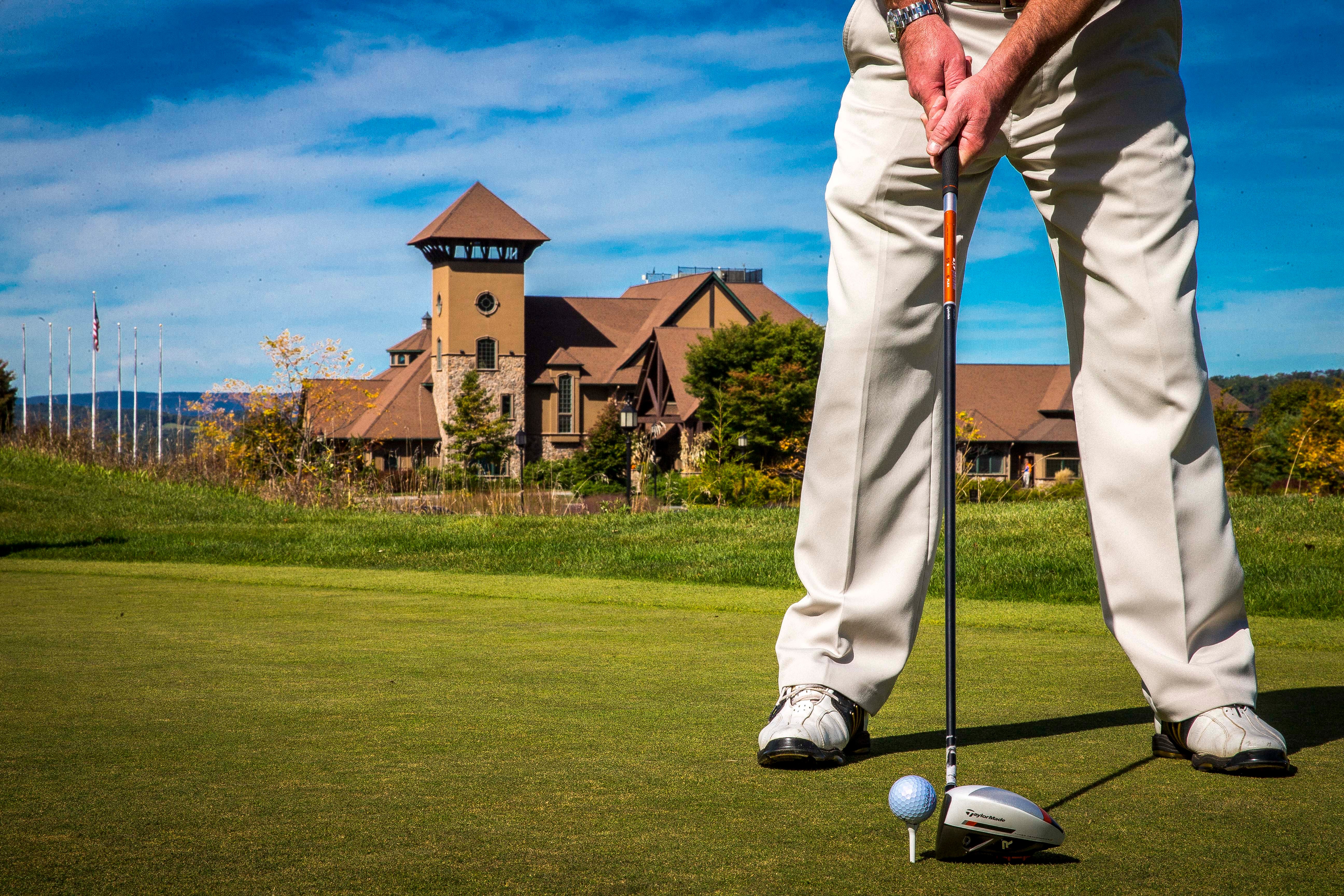 Tee set up on a golf course at a resort close to NYC