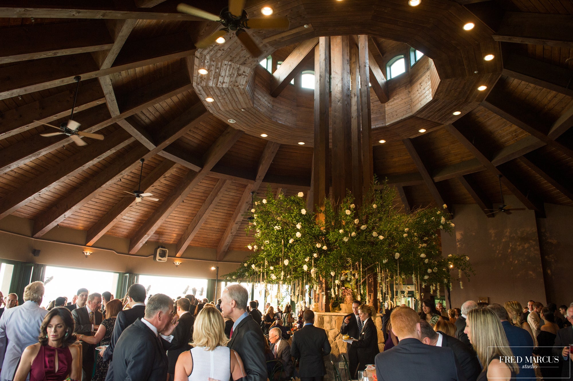 Guests in the rotunda during cocktail hour
