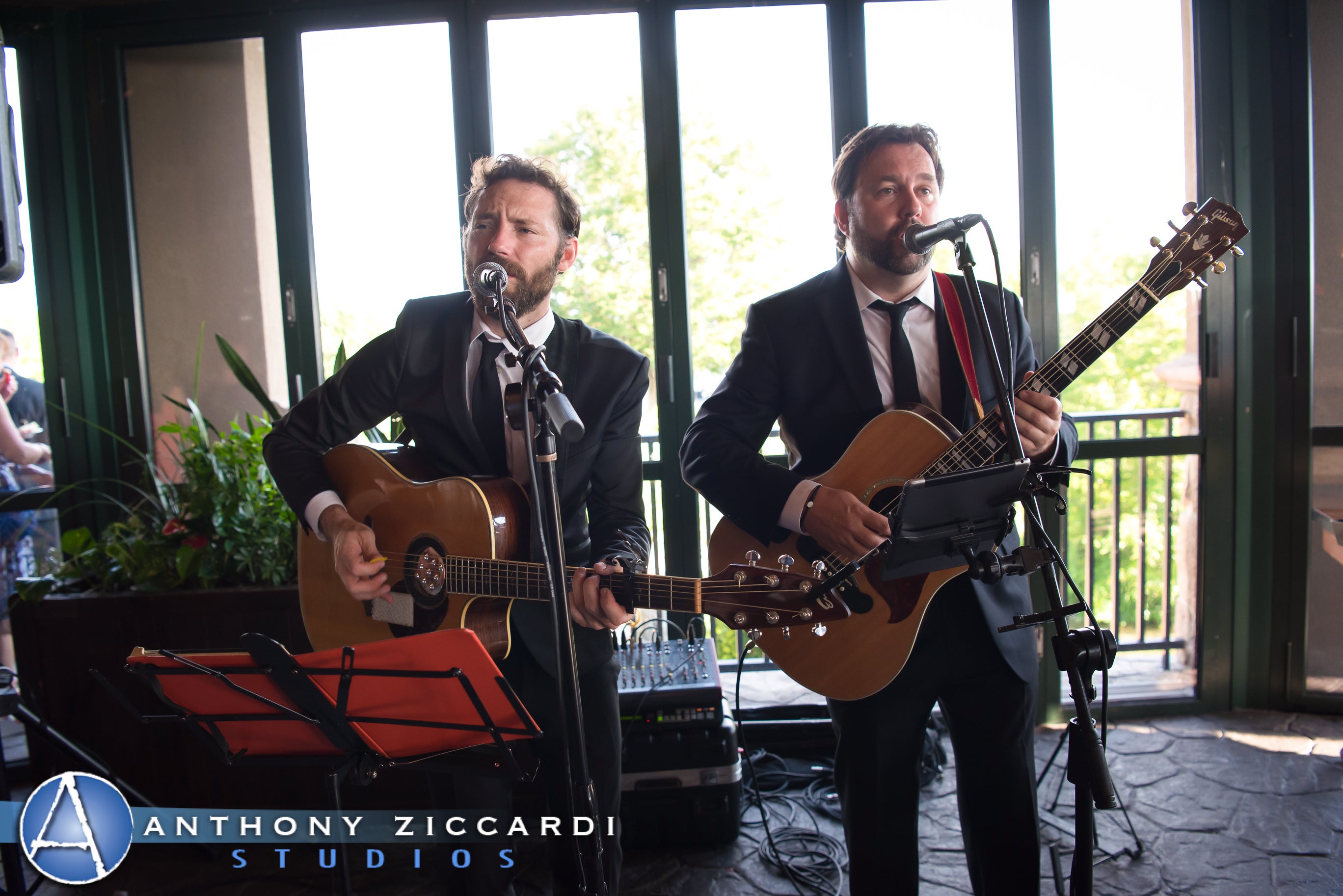Band playing during cocktail hour in the Rotunda