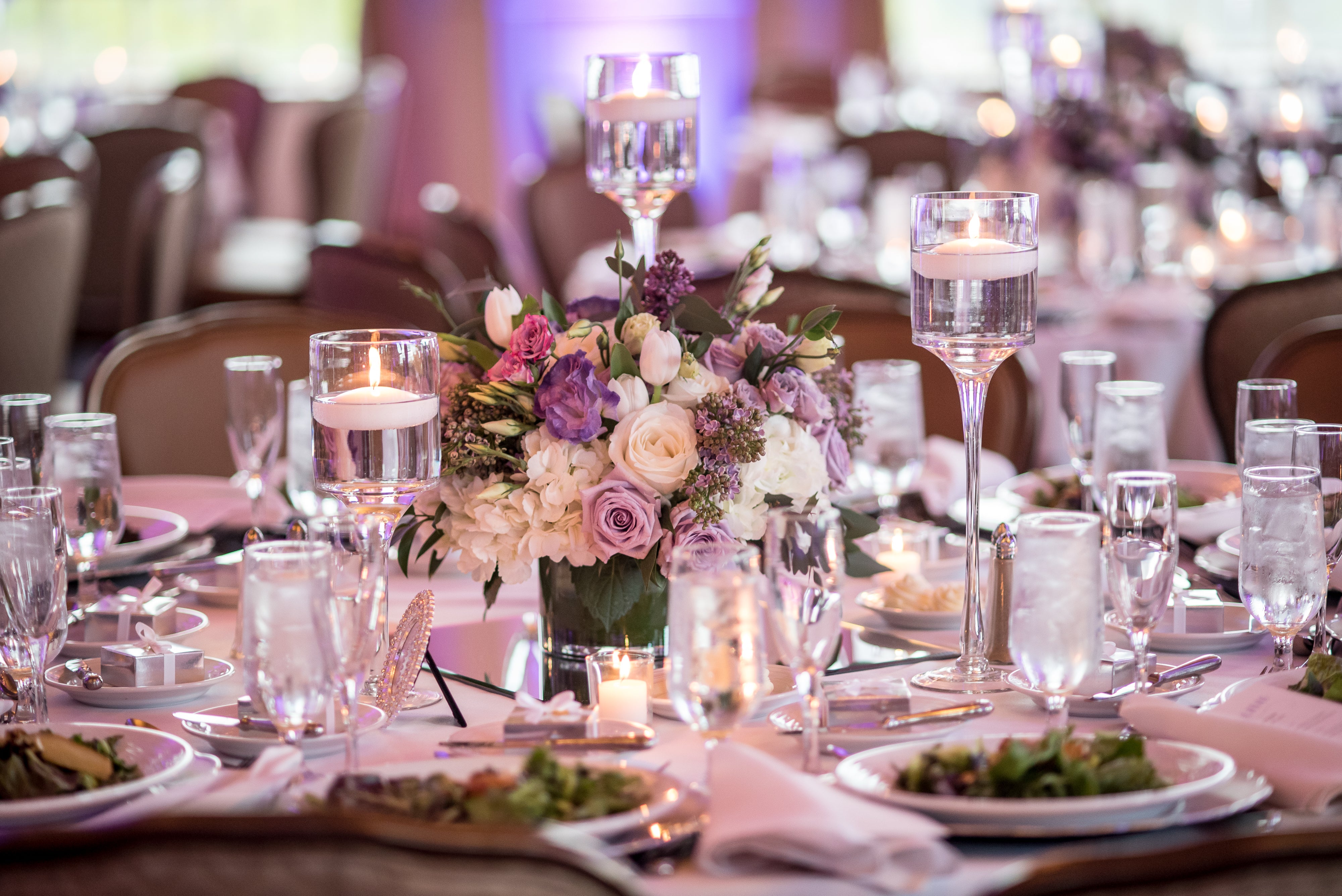 Wedding table decorations with flowers
