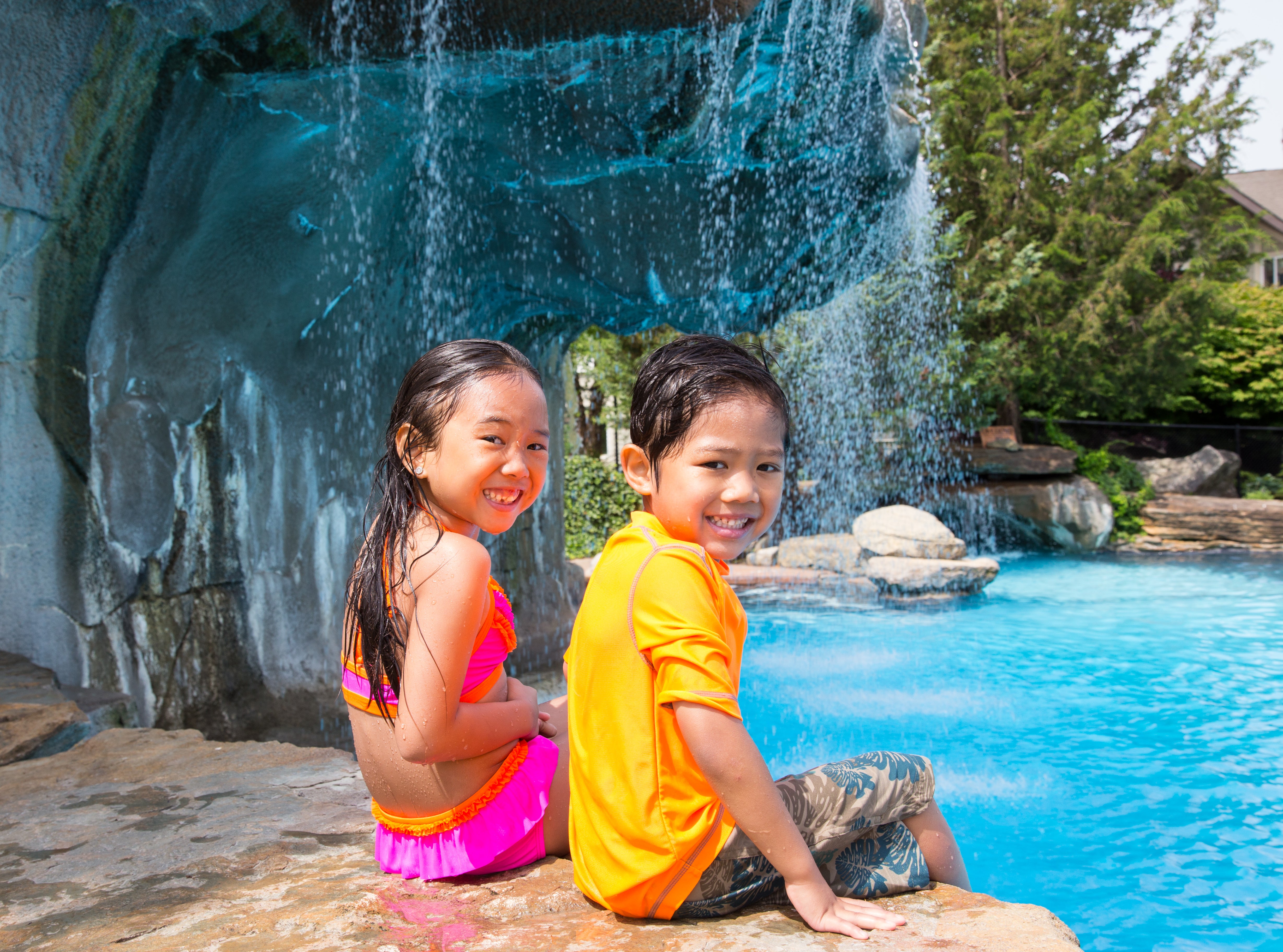 Young children sitting poolside at Minerals Hotel