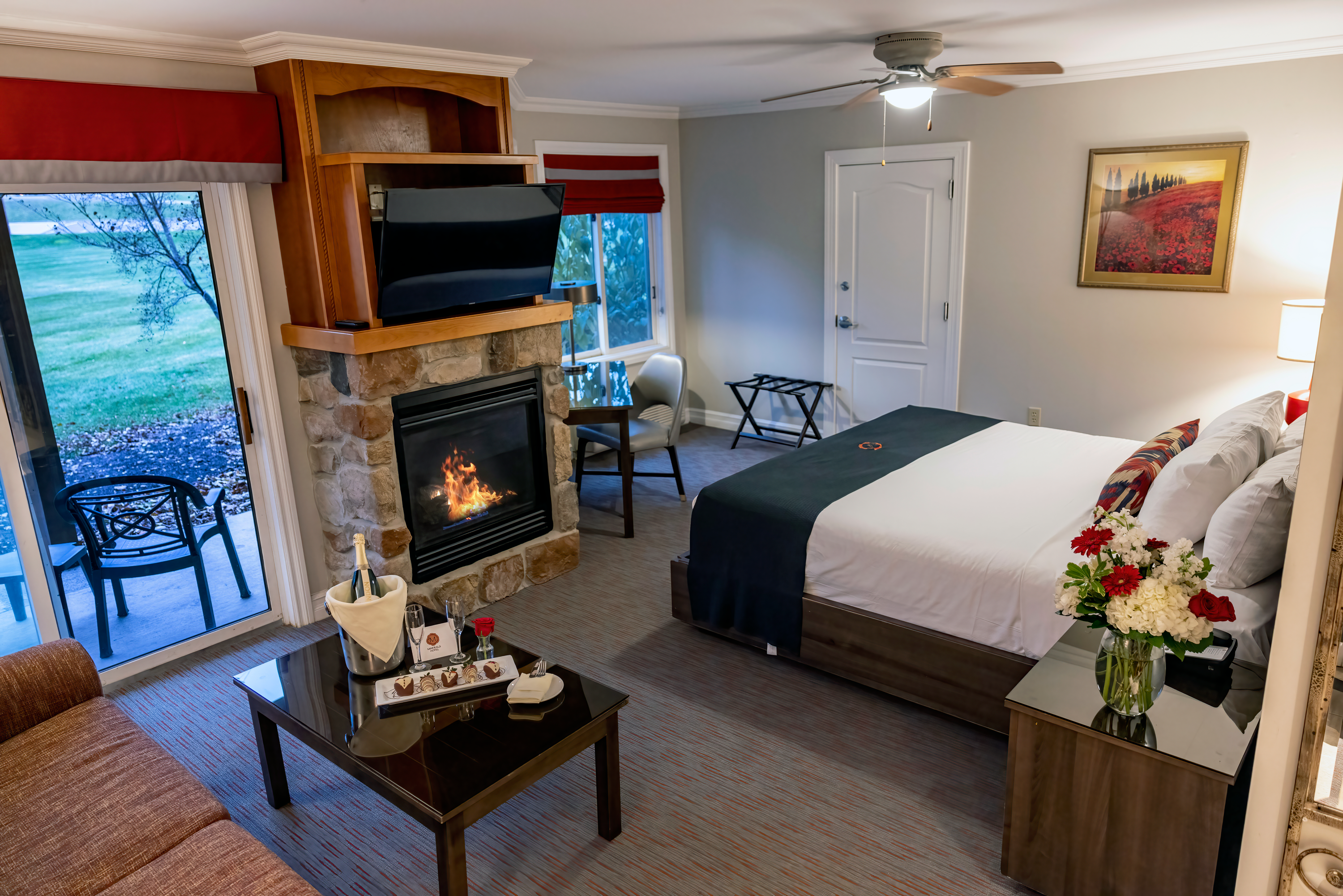 Junior Suite Guest Room with Patio at Minerals Hotel