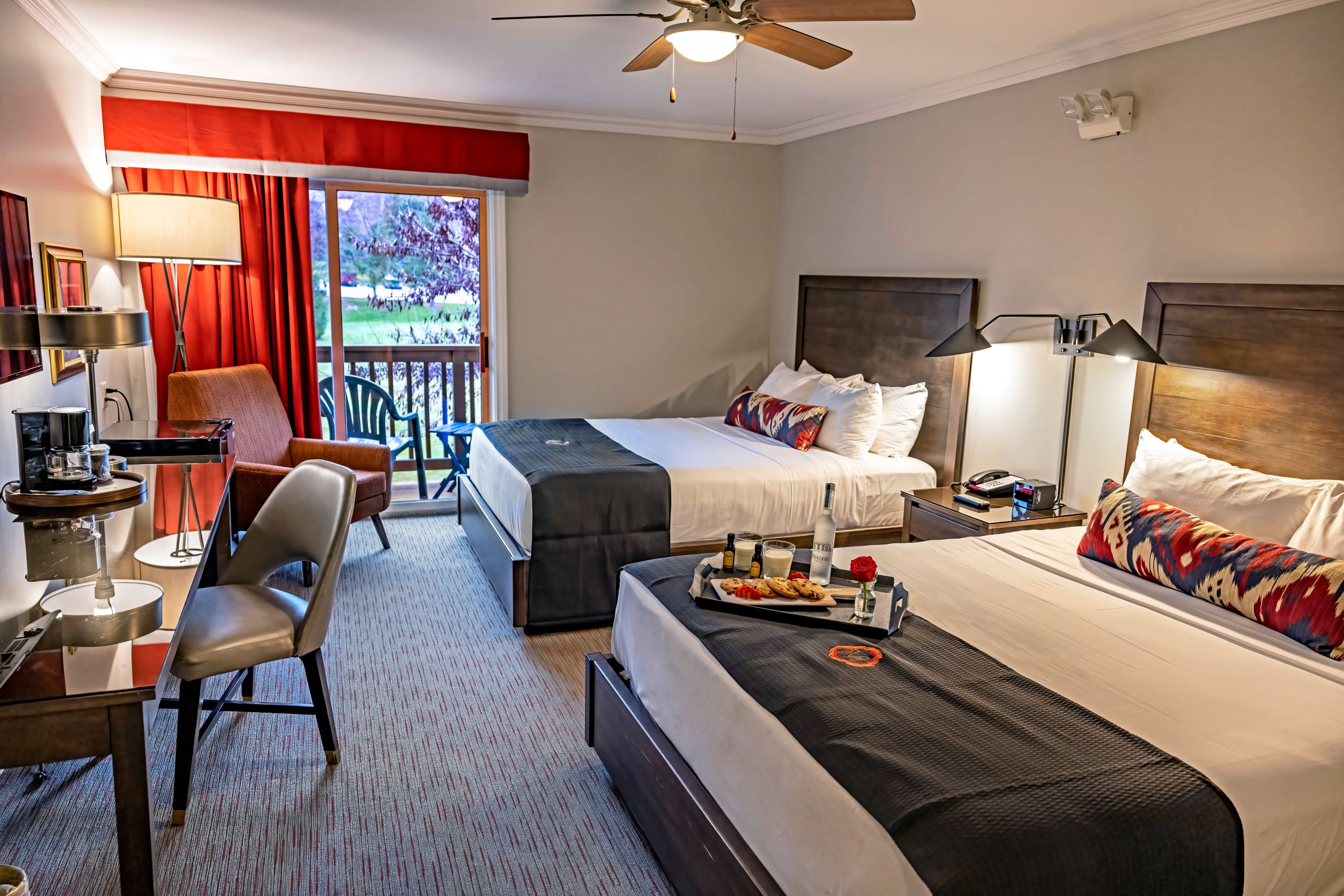 Deluxe Guest Room with Balcony at Minerals Hotel