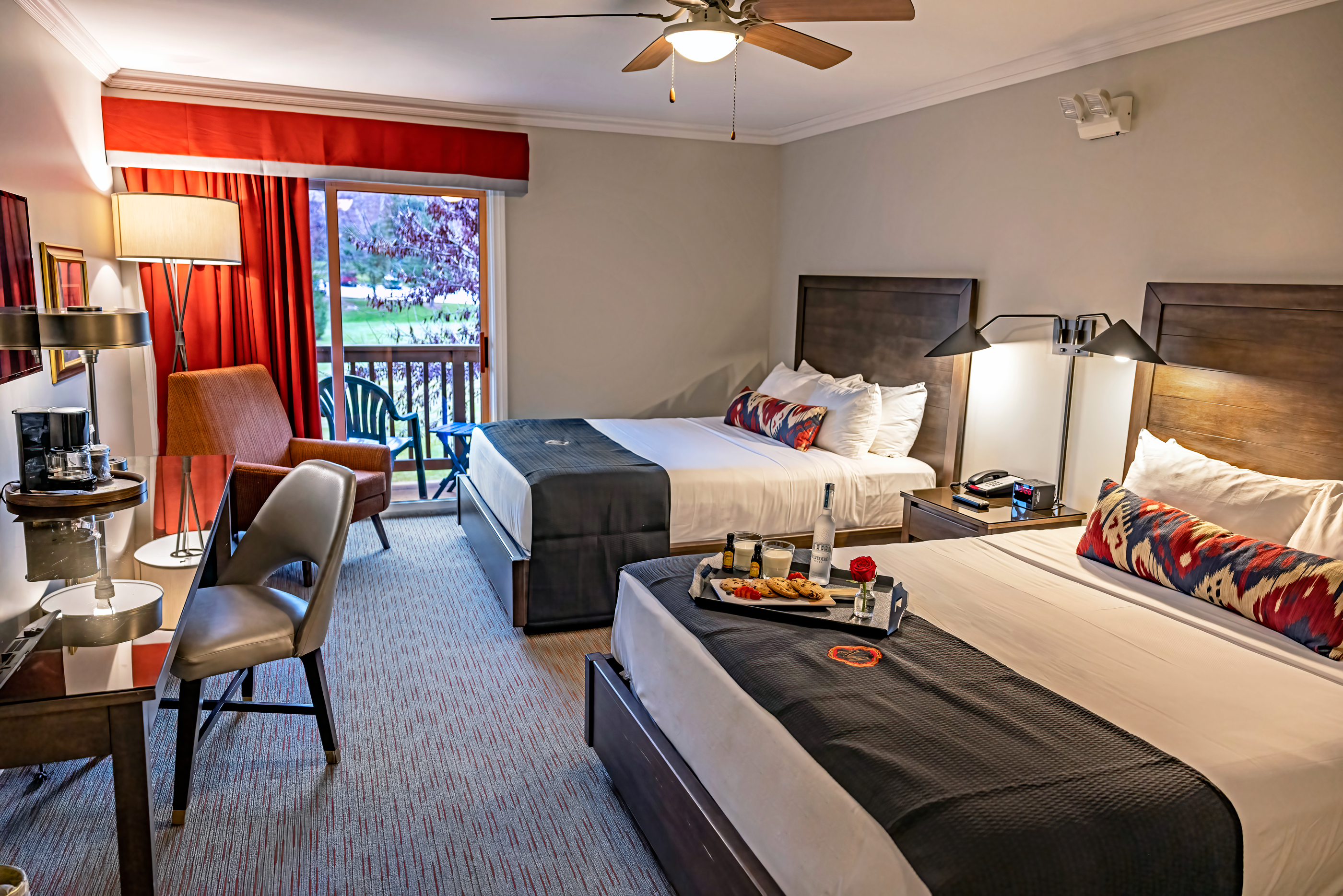 Deluxe Guest Room with Balcony at Minerals Hotel