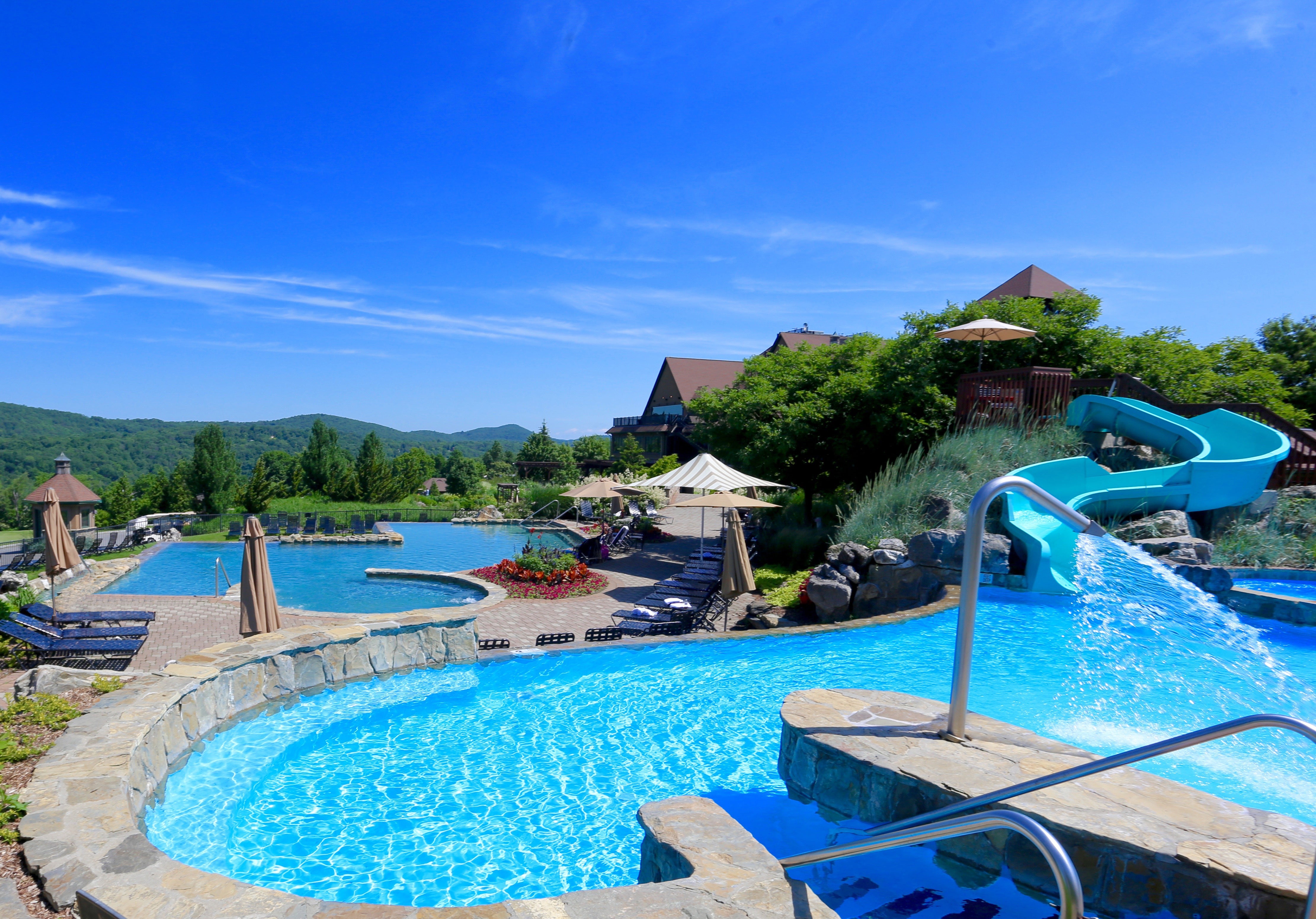 Vista 180 pool with no people in it.