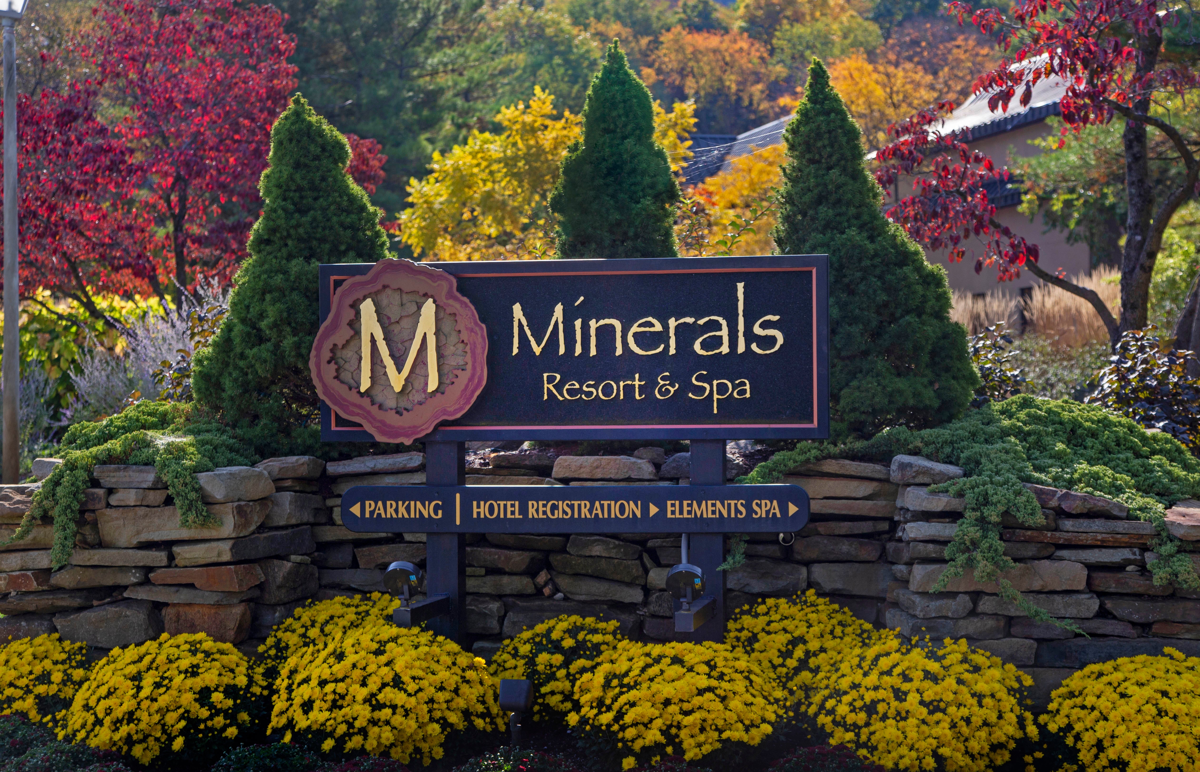 Minerals Resort &amp; Spa Sign