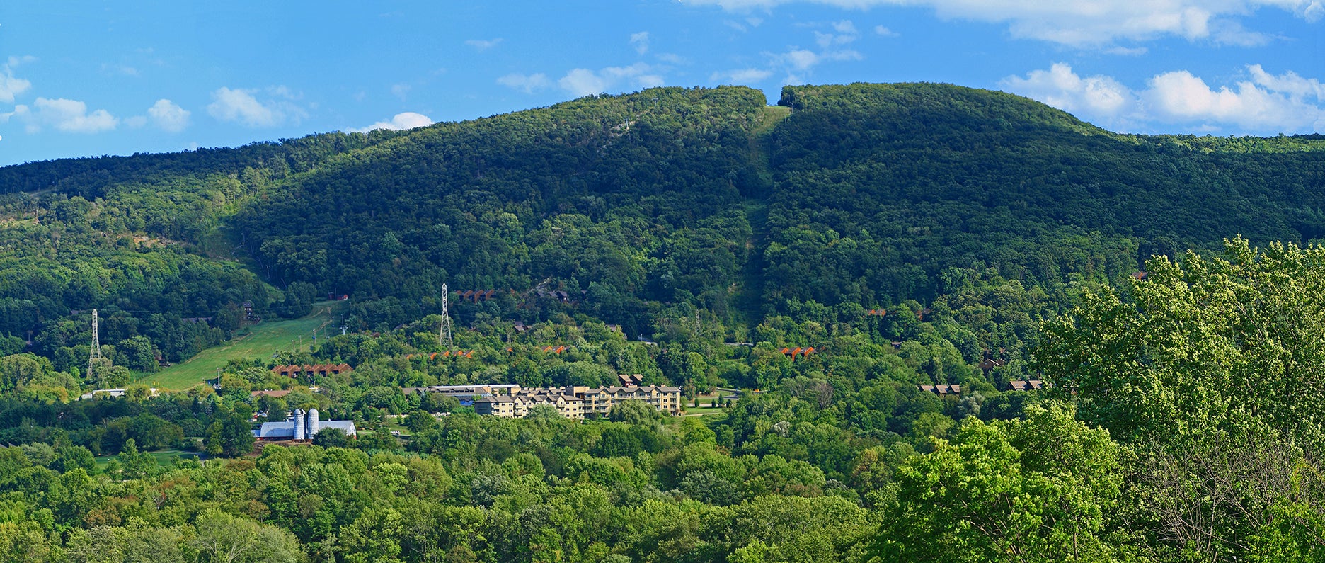 Minerals Hotel and surrounding mountains