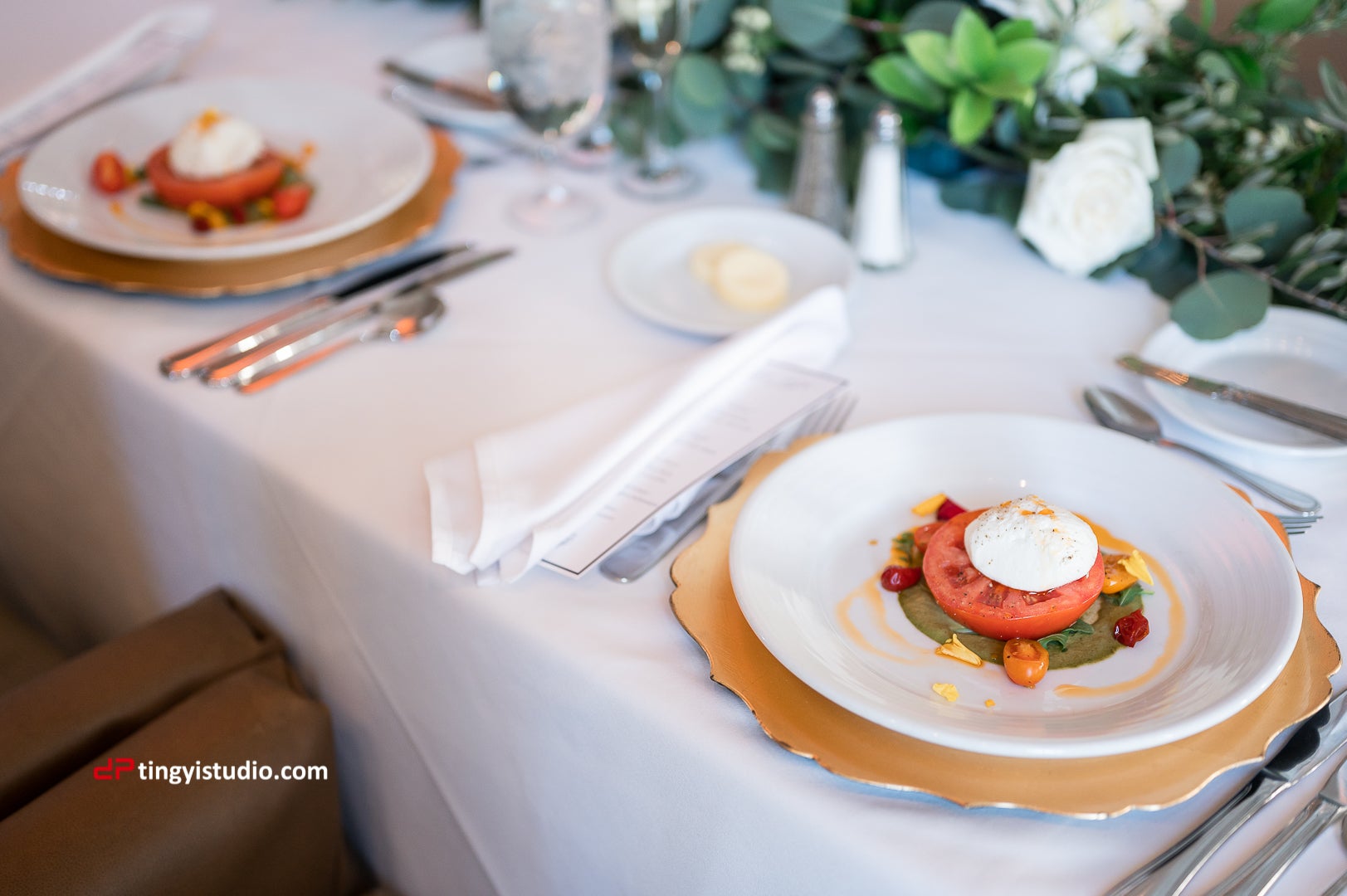 Appetizer dish with tomato and mozzarella