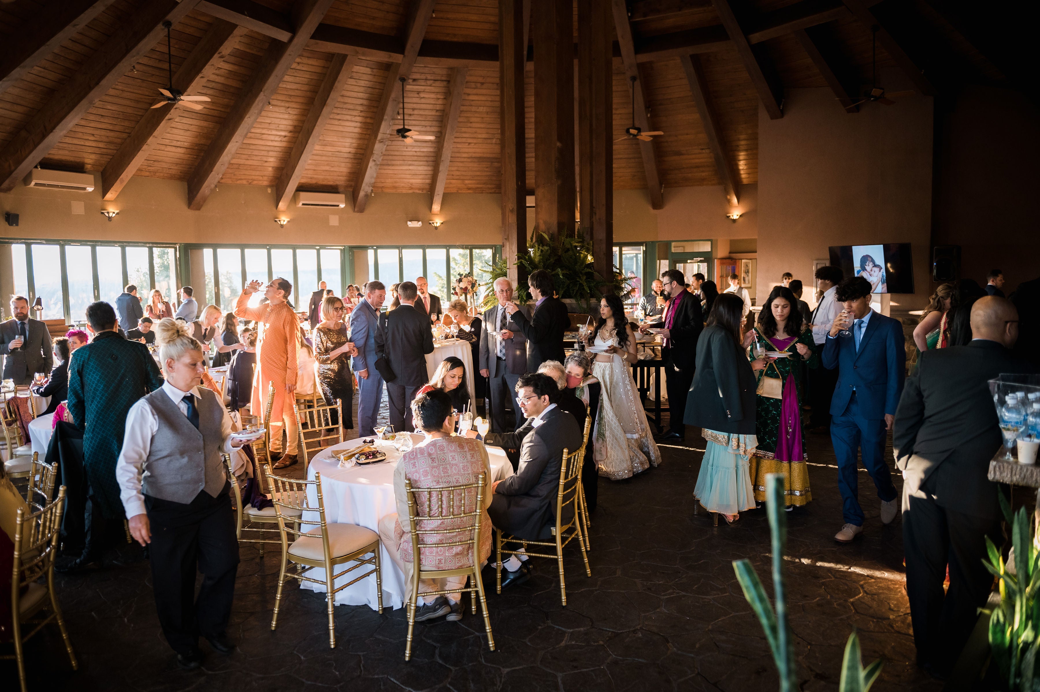 Cocktail hour in the rotunda