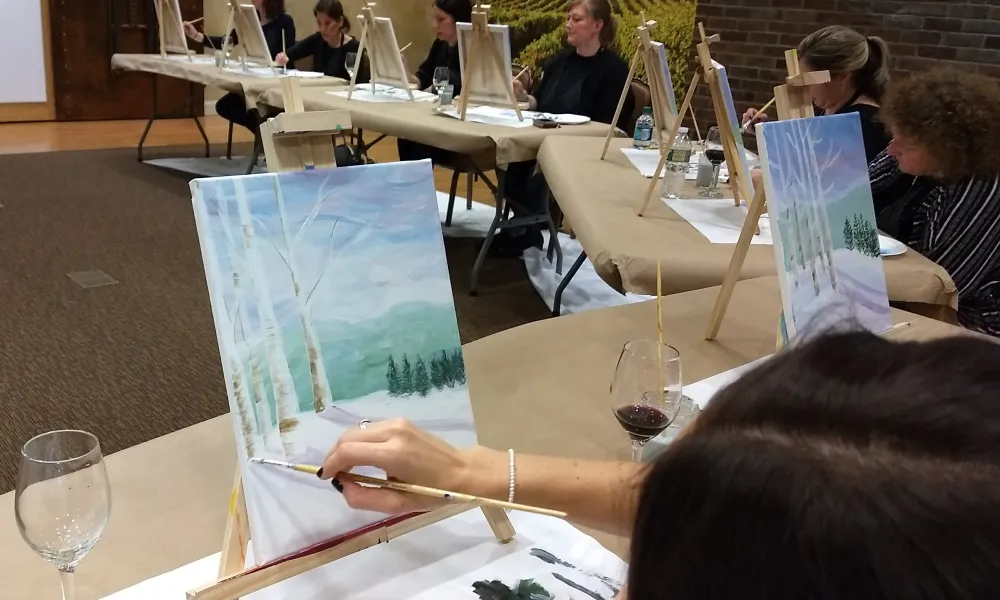 Get creative with paint & sip