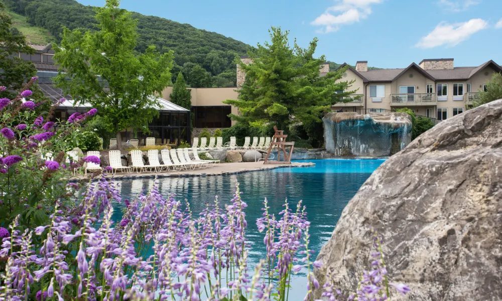 Minerals Hotel outdoor pool in the mountains.