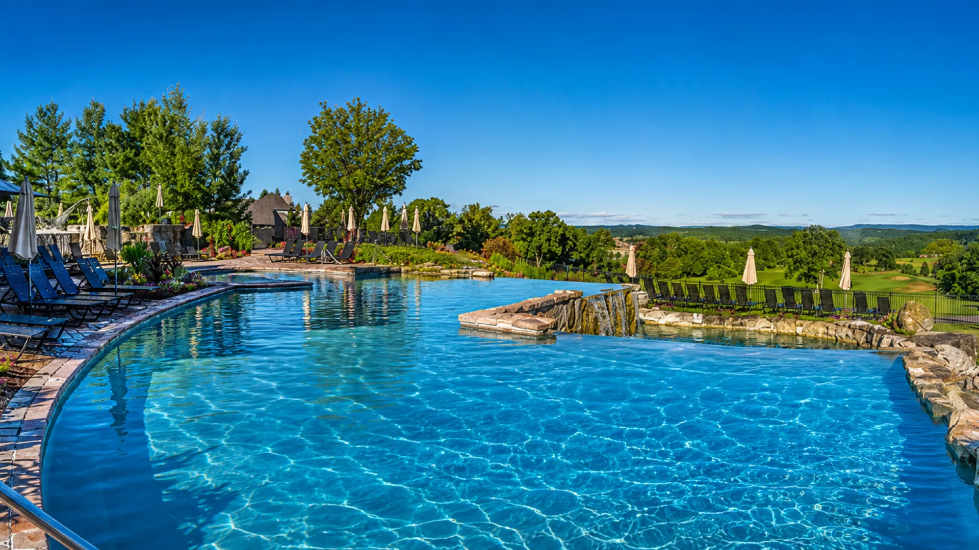 Vista 180 pool during summer.