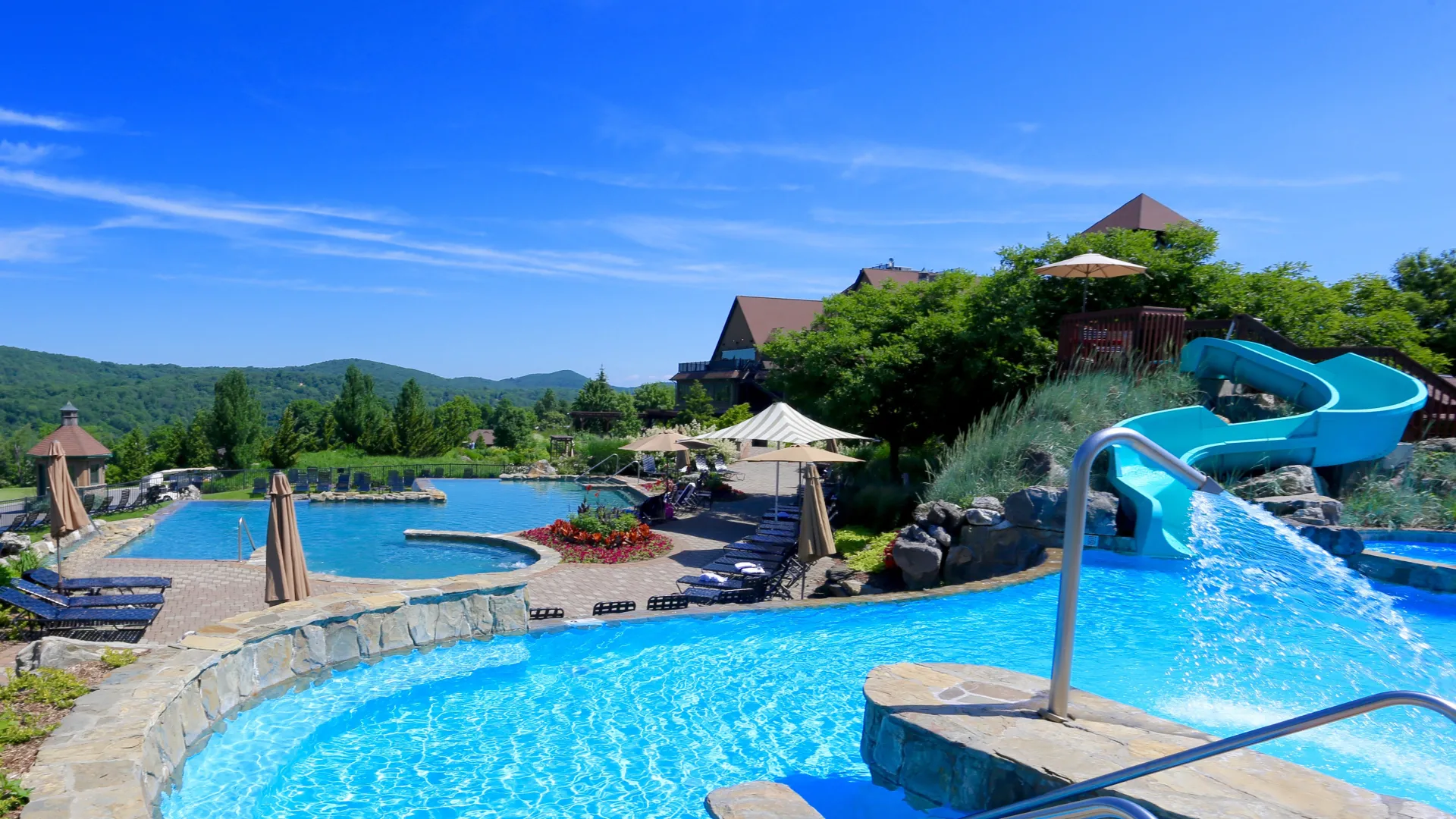 Vista 180 pool with no people in it.