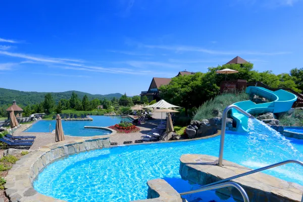 Vista 180 pool with no people in it.