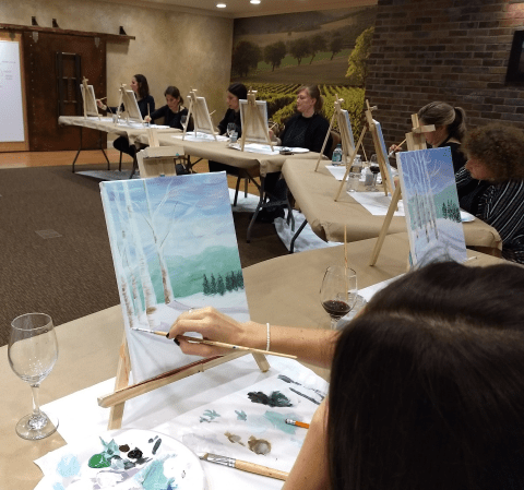 Get creative with paint & sip