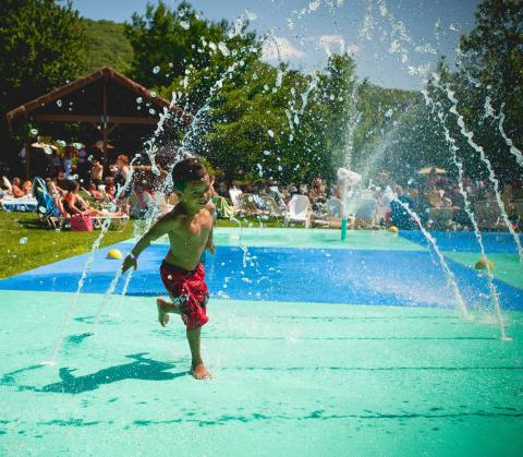 Child running through spray ground at Minerals Hotel