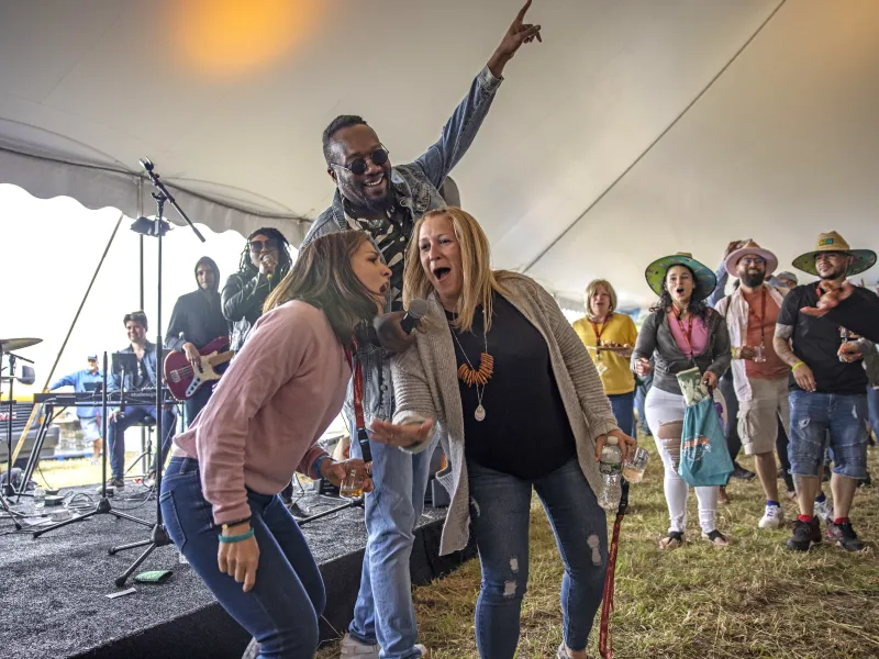 People singing at the NJ Beer &amp; Food Festival